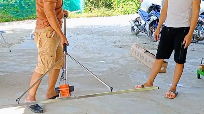 Máy đầm thước pin