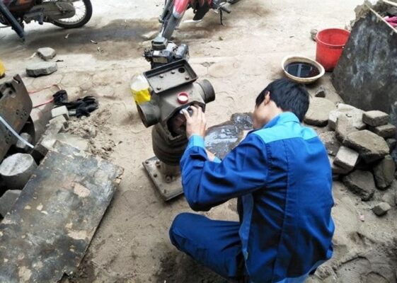 Thay dầu máy đầm cóc