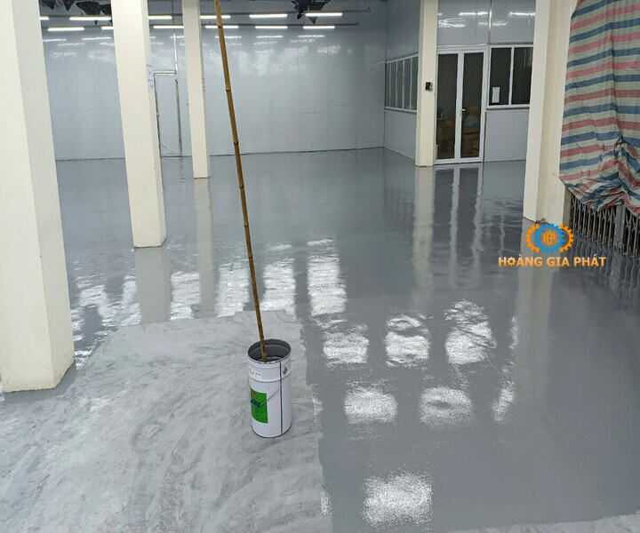 Lưu ý an toàn trong quá trình thi công sàn nền epoxy