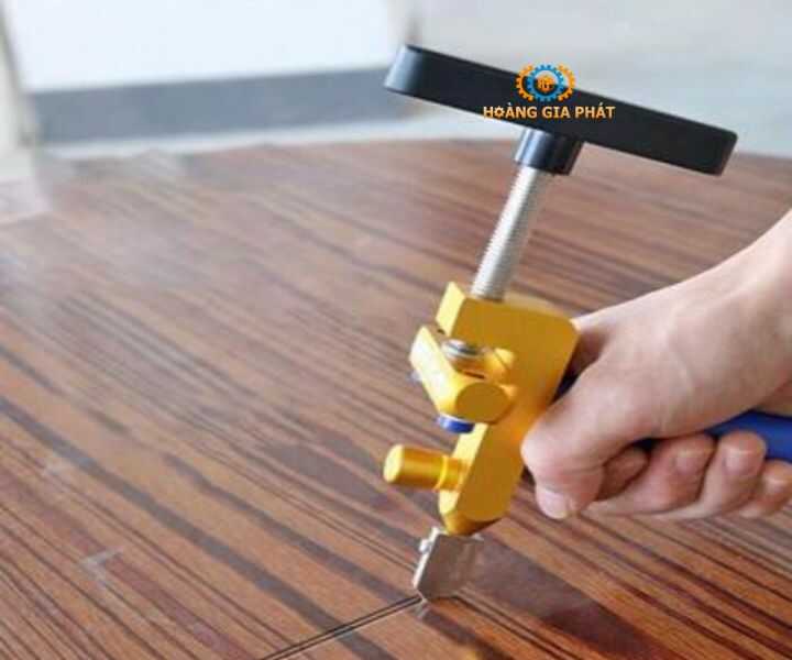 Cách cắt gạch men bằng dao cắt gạch