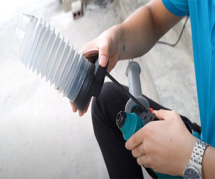 Sử dụng máy khoan có chức năng hút bụi