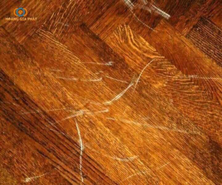 Hướng dẫn cách xử lý gạch bóng kiếng bị trầy xước ngay tại nhà