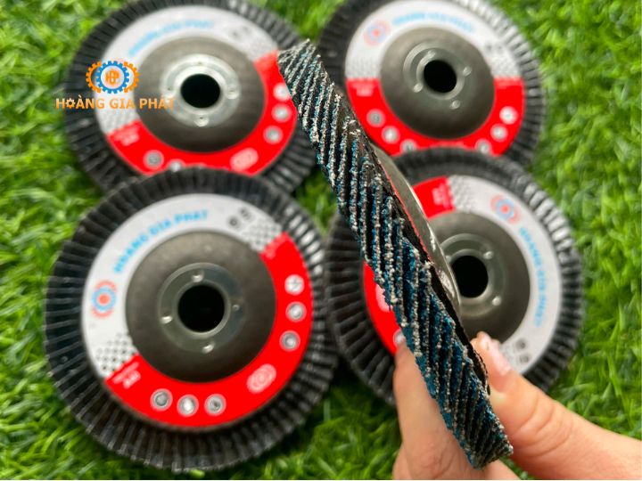 Luôn trang bị đầy đủ kính bảo hộ, găng tay và bảo quản đĩa ở nơi khô ráo