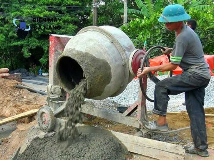 Máy trộn bê tông dáng quả lê