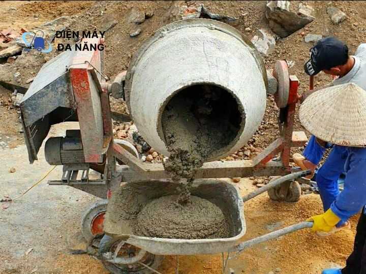 Máy trộn bê tông trộn tự do