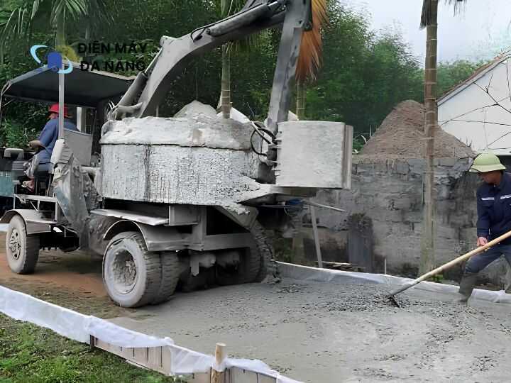 Xe trộn tự hành