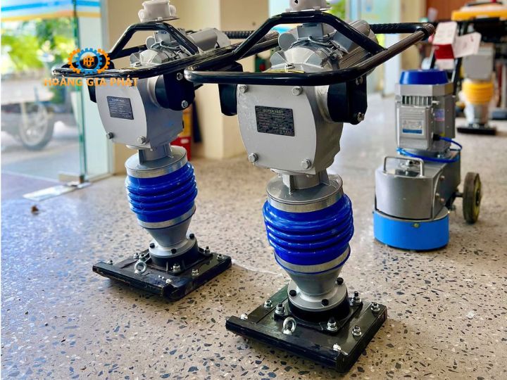 Máy đầm nền và đầm bê tông