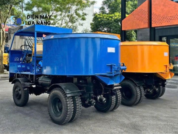 Máy trộn kiểu tự hành