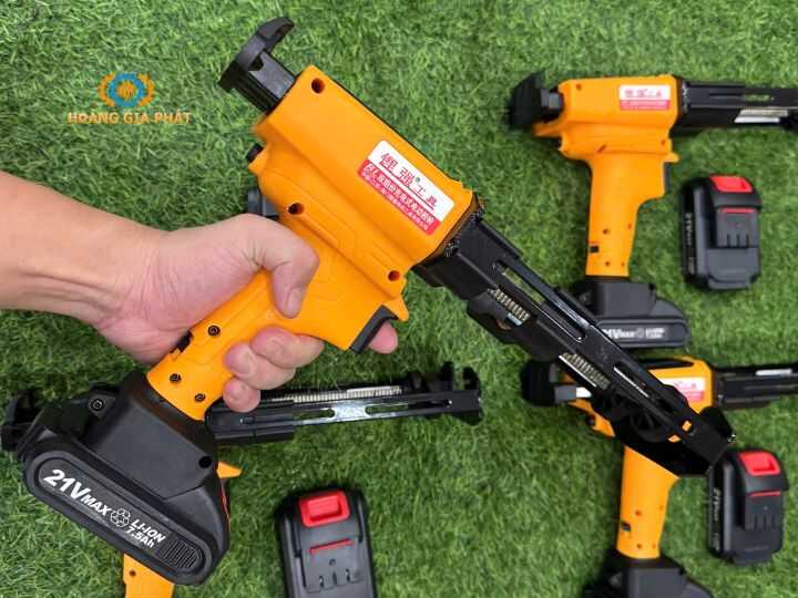 Súng băn keo chít mạch gạch dùng pin