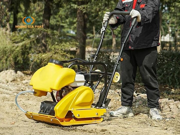 Tiêu chí khi chọn máy đầm bàn cho công trình